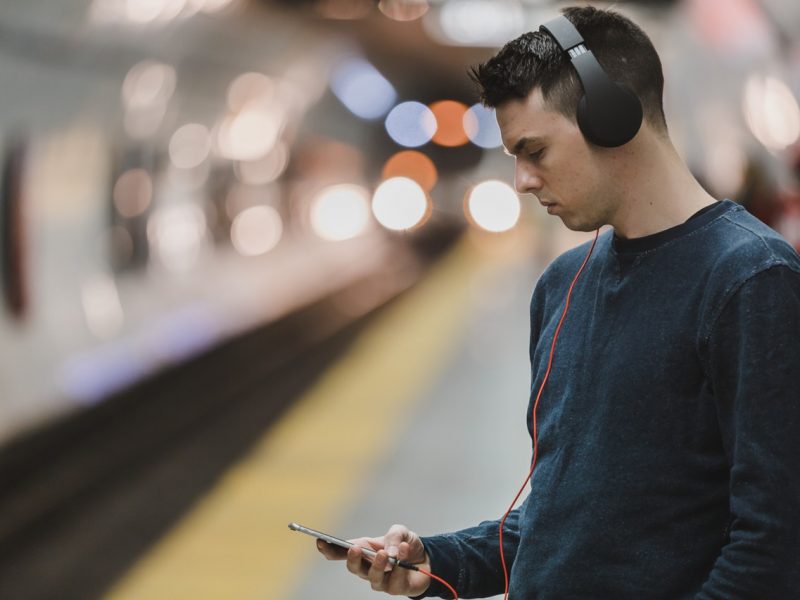 Die emotionale Tiefe flacher Bildschirme. Artikel im p&a Special Werbewirkung.